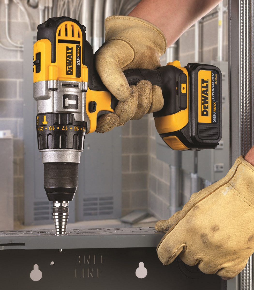 TALADRO INALAMBRICO PREMIUM 13 MM DEWALT (DCD985L2-B2)